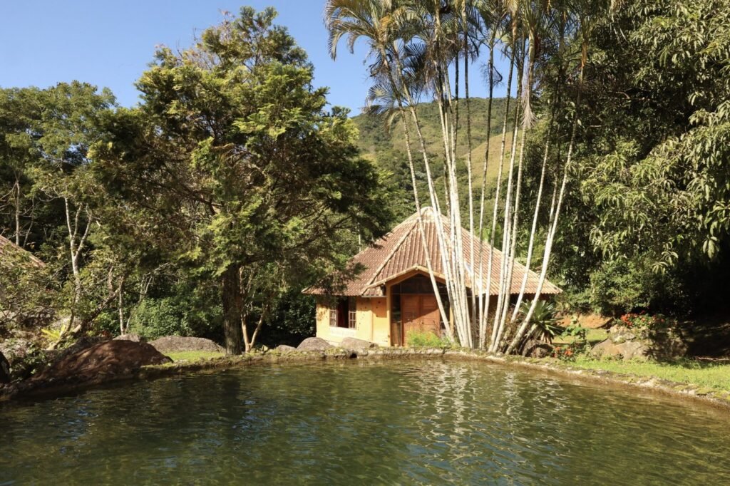 Piscina natural e casa na Flor de Maria, retiro na serra do RJ