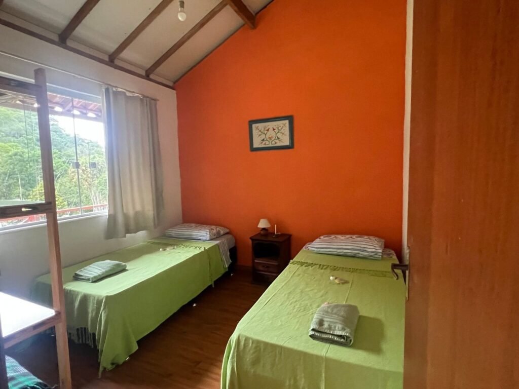 Quarto de hospedagem da Flor de Maria Retiros