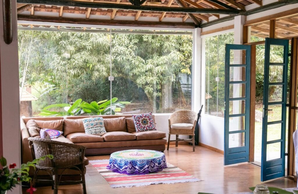 Varanda de convivência com vista para a mata na Flor de Maria